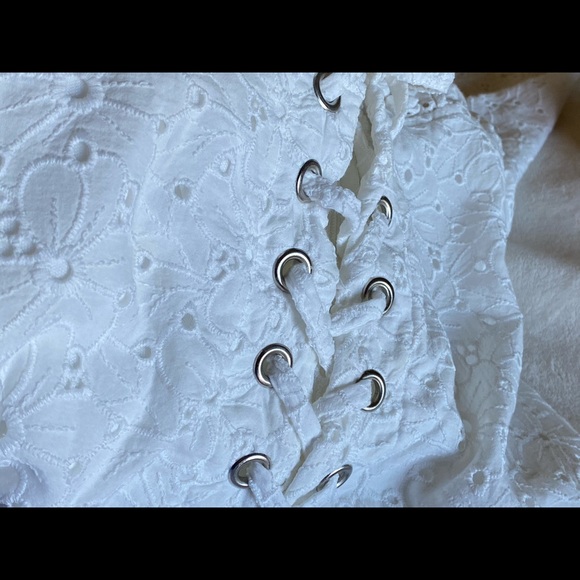 Nasty Gal Eyelet smocked long sleeves dress - Picture 8 of 9